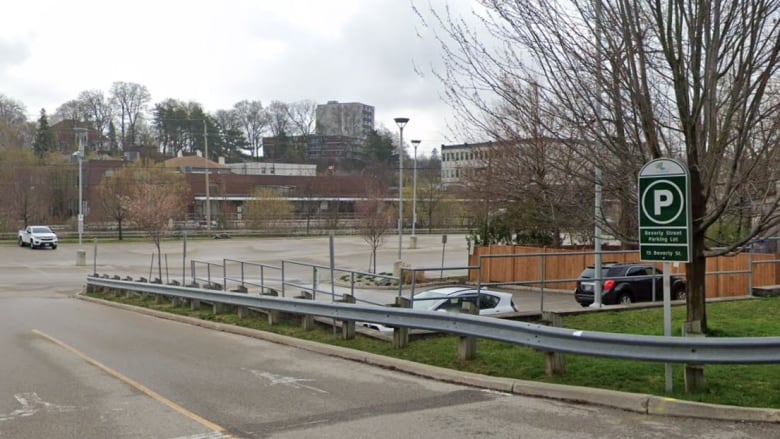 A nearly empty parking lot, a green P sign indicates the Beverly Street Parking Lot in Cambridge.