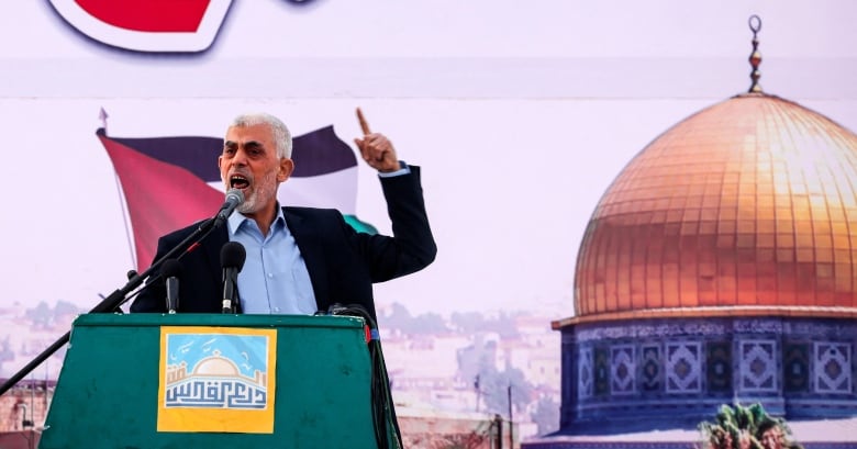 Hamas leader Yahya Sinwar on stage giving a speech.