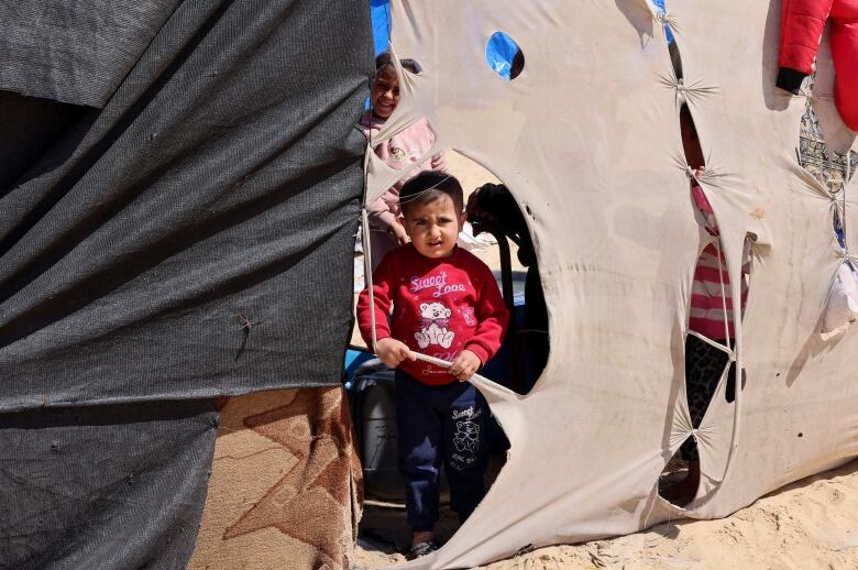 Displaced Palestinian children. 