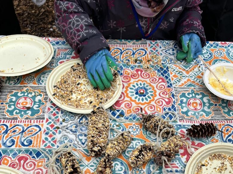 Children make bird feeders 