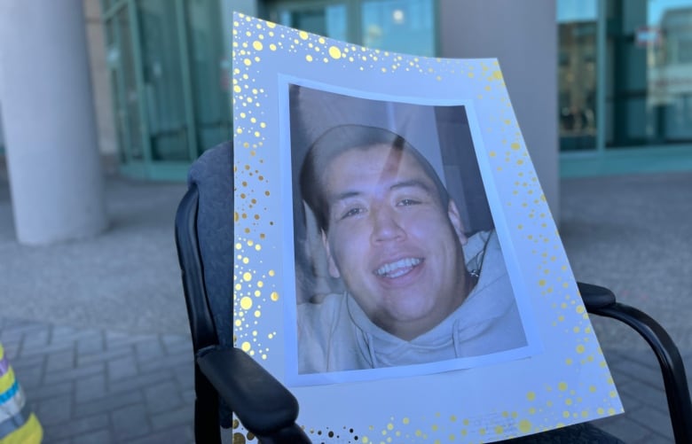 A photo of a man outside a courthouse.