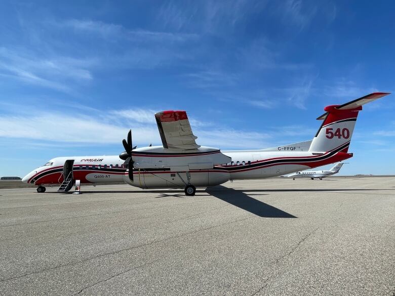 A big gigantic airplane sitting on an air strip.