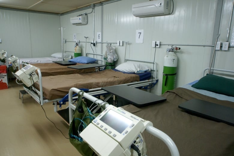 A row of hospital beds and technical equipment.