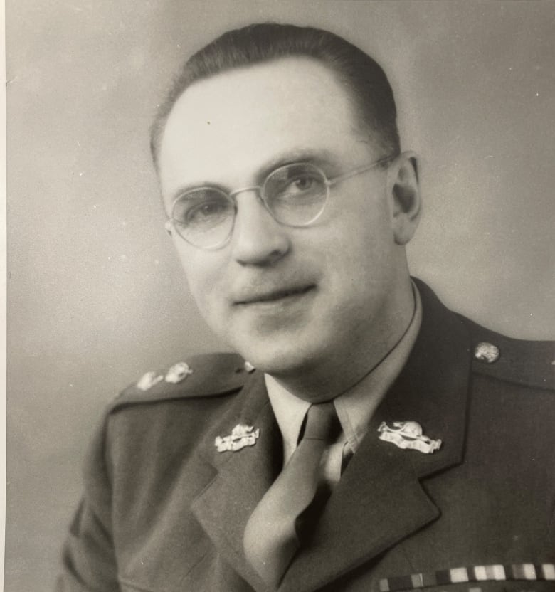 Head shot of Bill Reid in uniform.