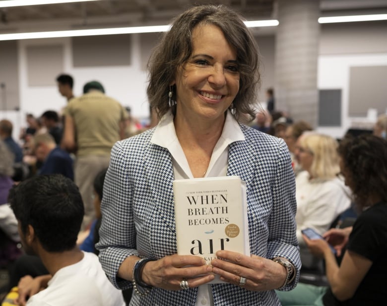 Leslie Born holds a copy of Paul Kalanithi's When Breath Becomes Air.