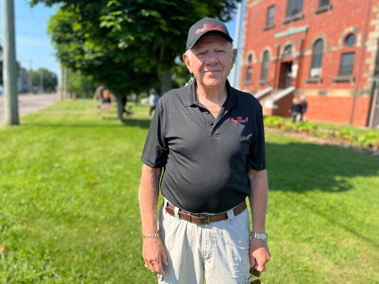 Veteran in front of the Summerside courthouse.