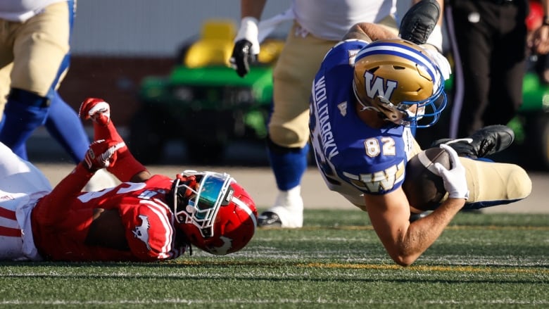 A football player got tackled. 