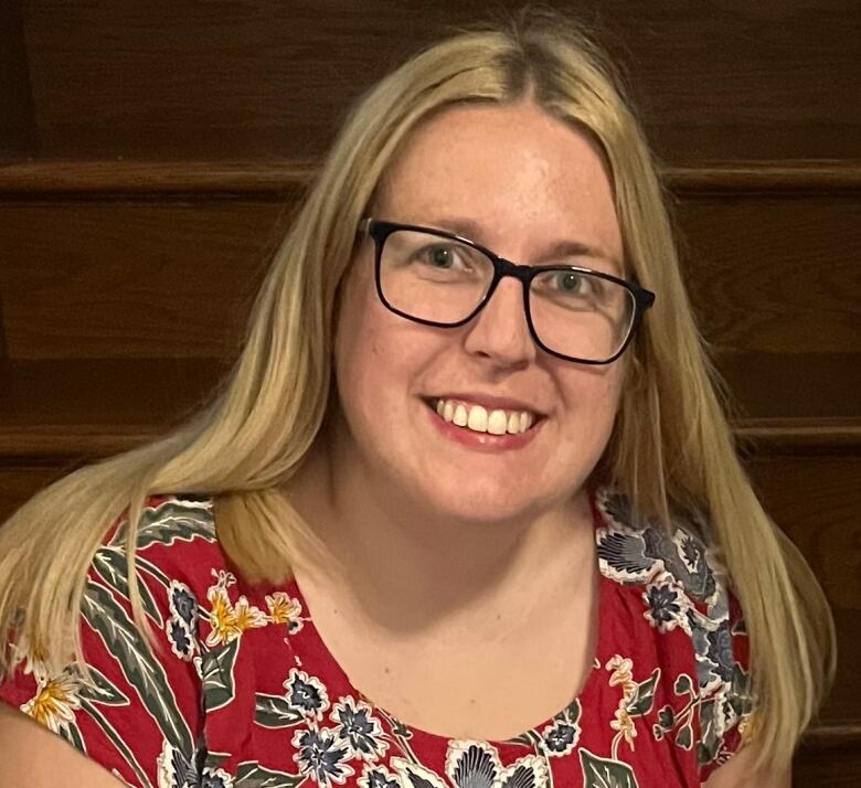 Woman with blonde hair in red shirt