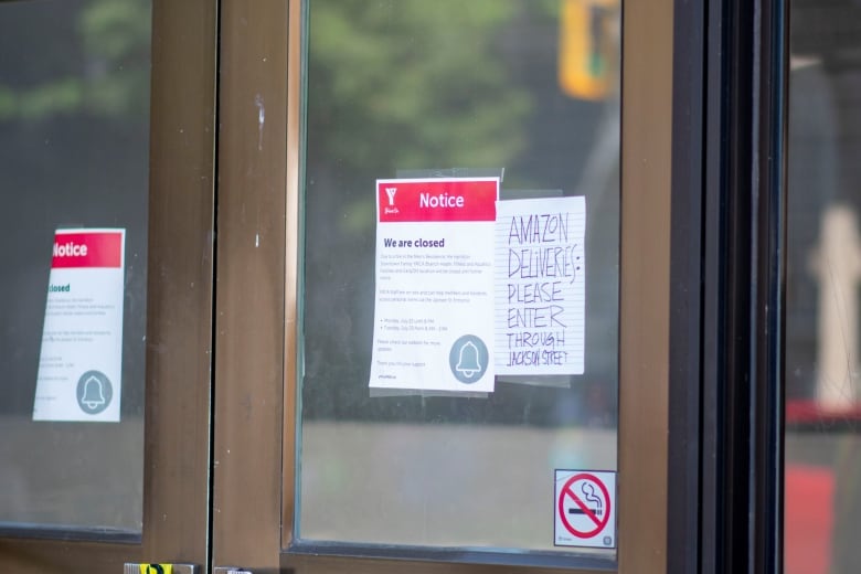 A sign on a door informing people the building is closed.