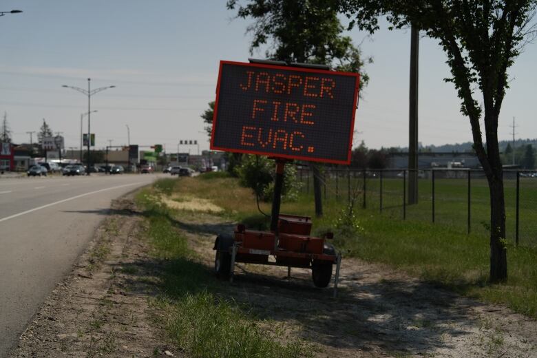 digital sign stands on the side of the road and reads 