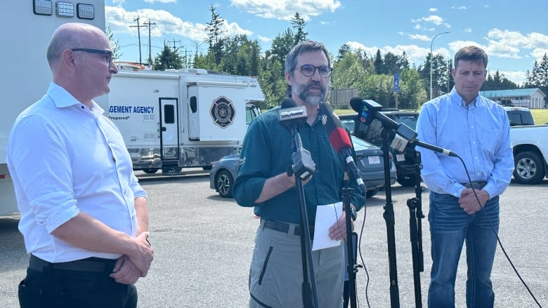 Steven Guilbeault, minster of environment and climate change, in Hinton Thursday, while two other ministers listen in. 