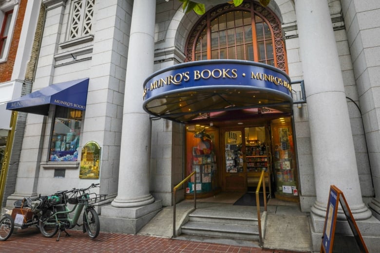 The outside of Munro's Books. 