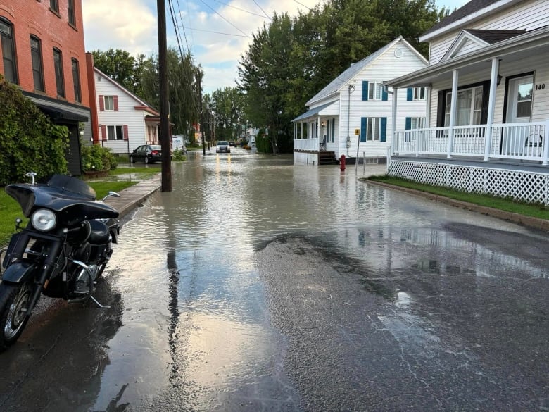 a flooded residential street in Yamachiche