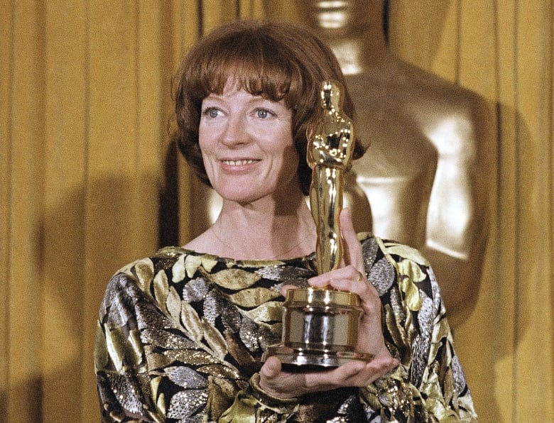 An older photo of a woman holding an Oscar