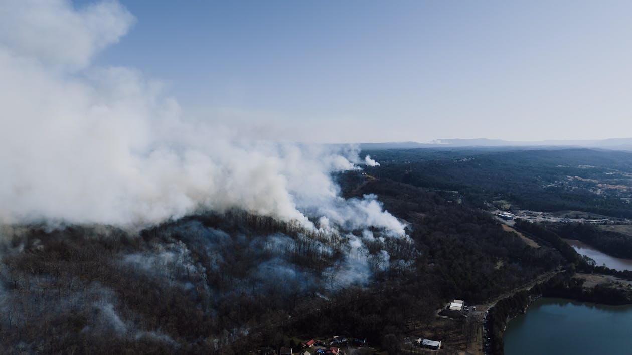 Massive Wildfires Sweep Southeast: Thousands Evacuated as Flames Spread Across Georgia
